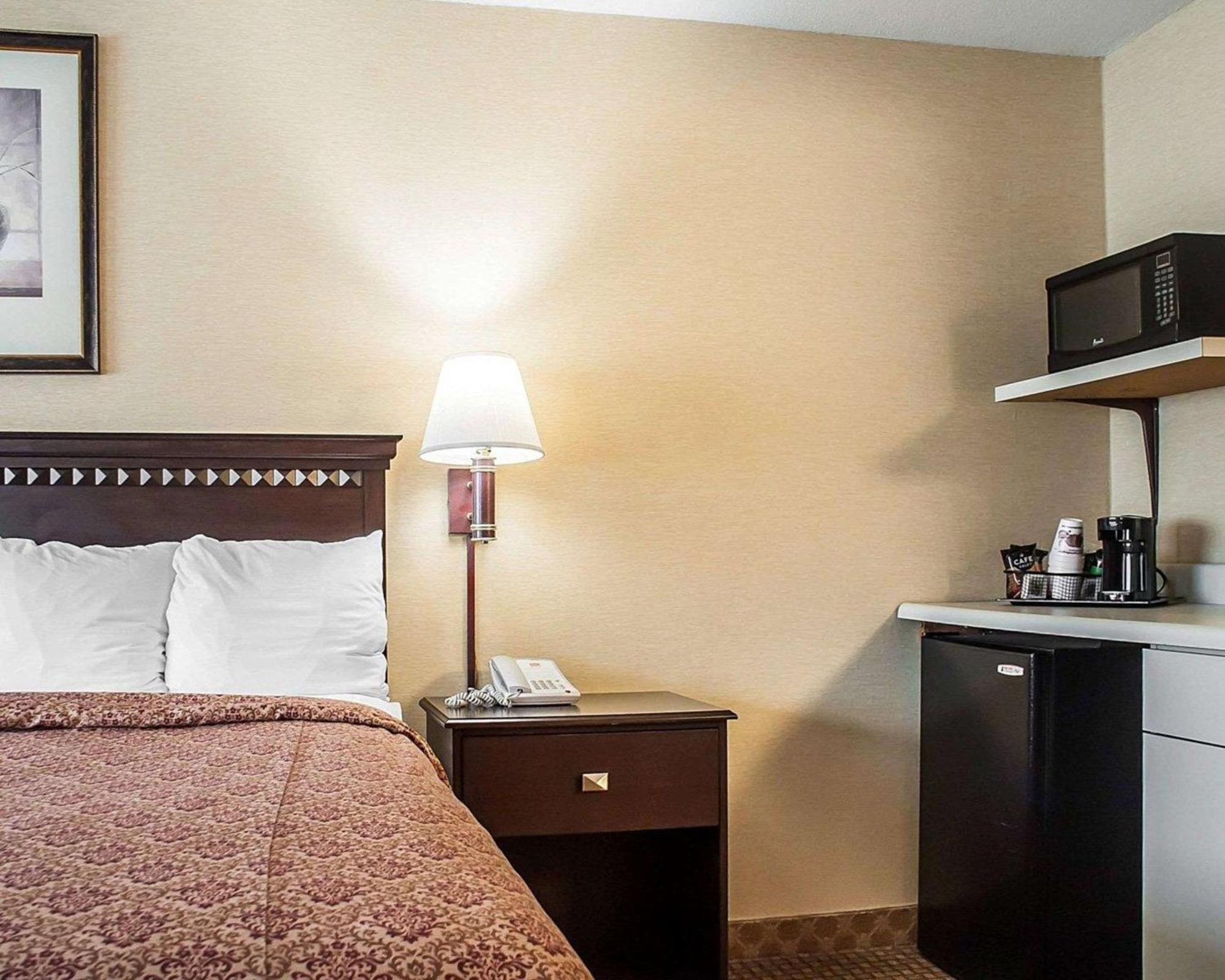 Econo Lodge Elmira-Corning Fisherville Extérieur photo