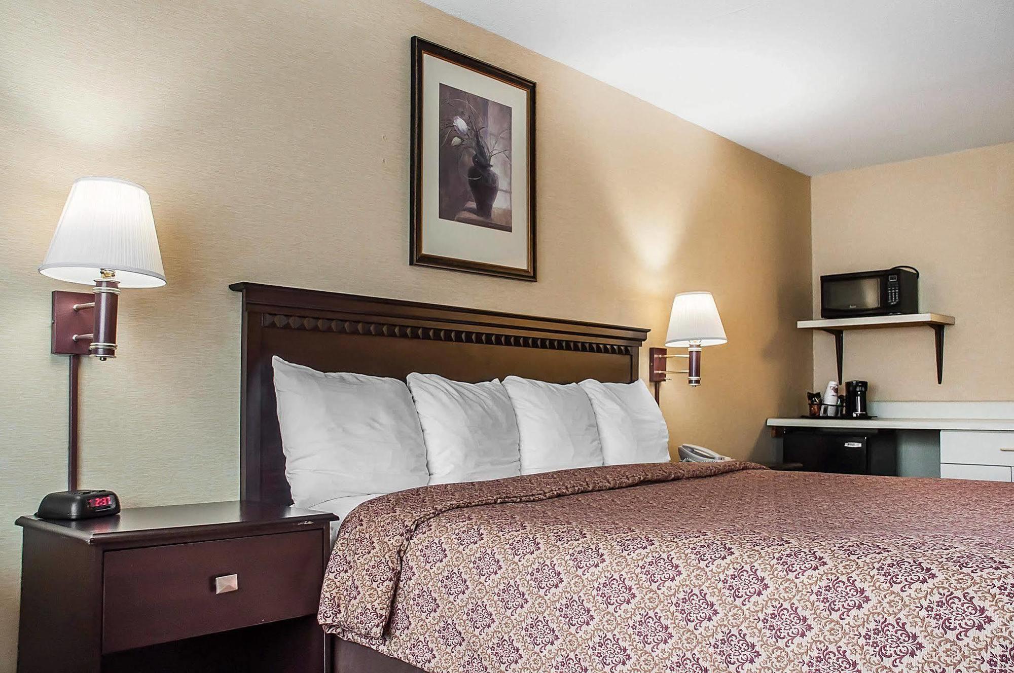 Econo Lodge Elmira-Corning Fisherville Extérieur photo